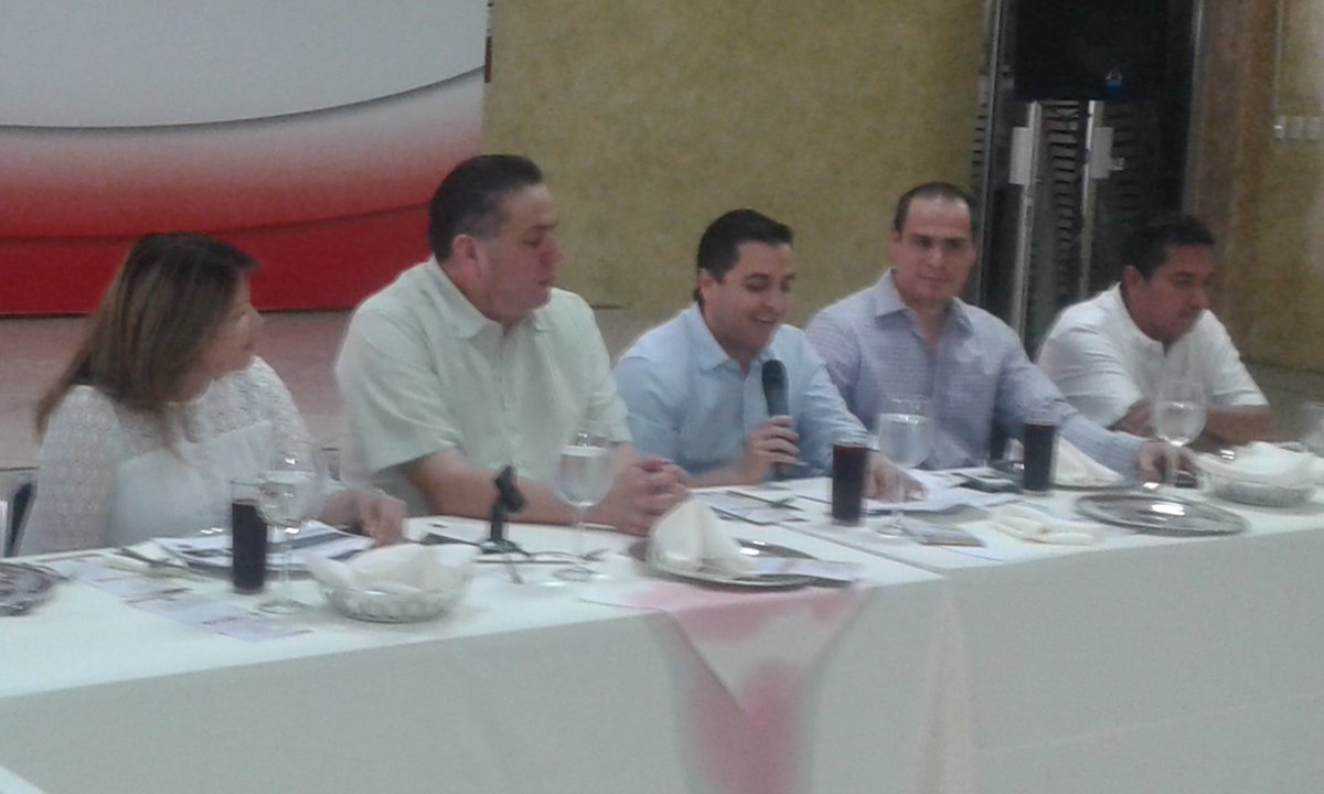 humbertocorralm's tweet photo. Acompañado de la familia @hmoSTIRT  David Palafox da a conocer  el desarrollo del Encuentro Intern Anticorrupcion https://t.co/XbxJdz5B6H