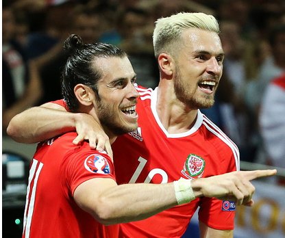 BBCSport's tweet photo. #WAL or #NIR will be in the #EURO2016 quarter-finals.

Who predicted that? 

https://t.co/vokKBc9gYO https://t.co/5G4sDCraz6
