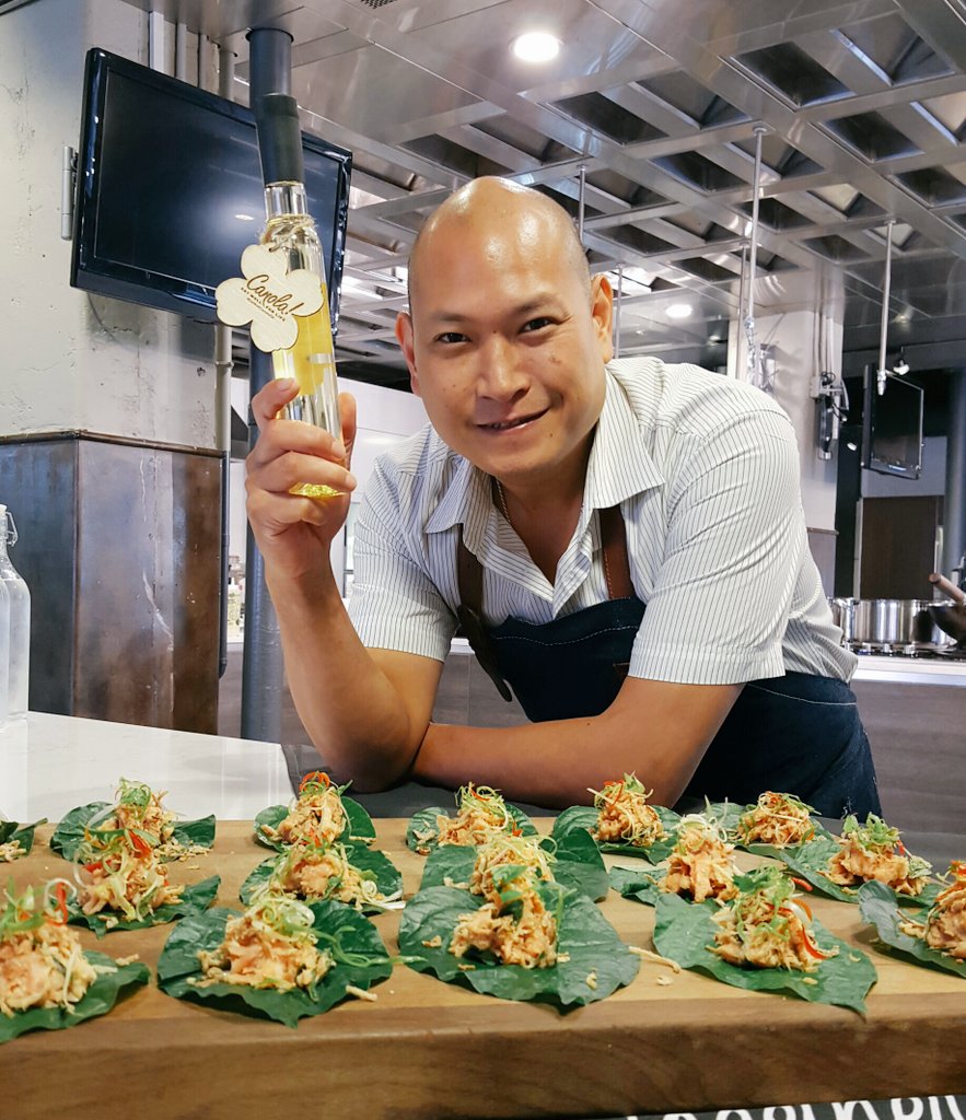 jeniferdyck's tweet image. It's #canolaconnect tonight with @Ninjachefnick. I hear I'm going to be sharing dumpling making tips!