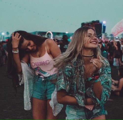 travel_vibes4's tweet photo. Festivals with your bestie π #travel #besties #traveljunkies #festivals #coachella #chilldates #travelphotography https://t.co/2Vwk0z47gH