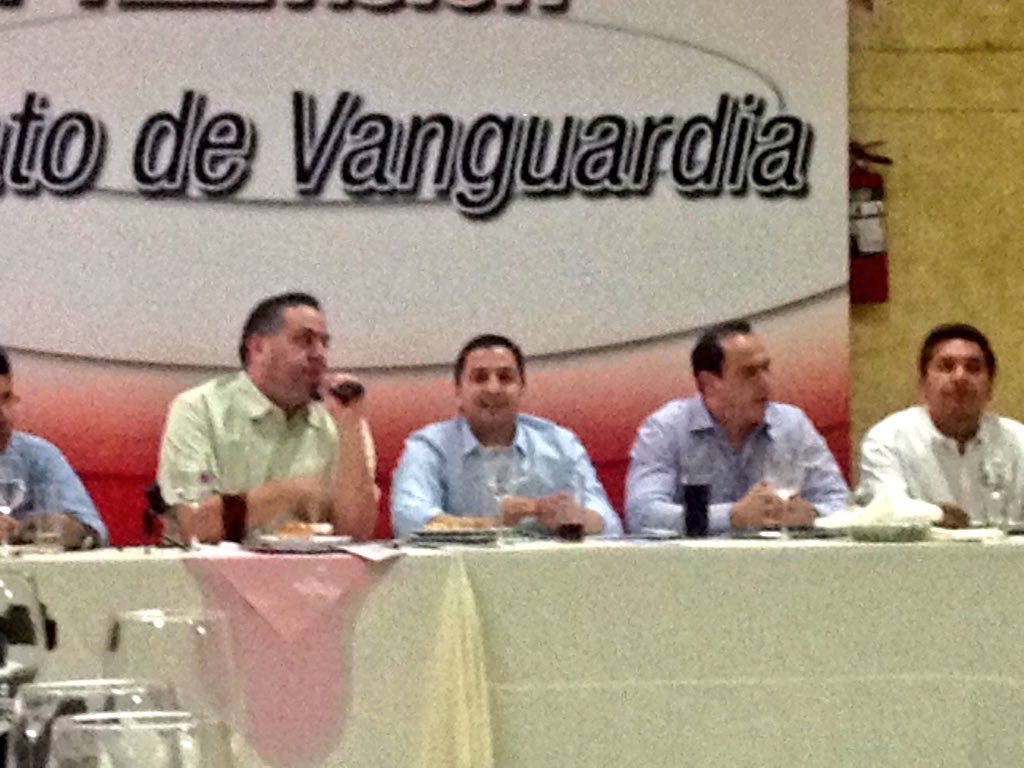 "Apuesto e impulso sistema q acabe con ls privilegios políticos y otorgue empoderamiento ciudadano": <a href="/PalafoxDavid/">David Palafox</a>