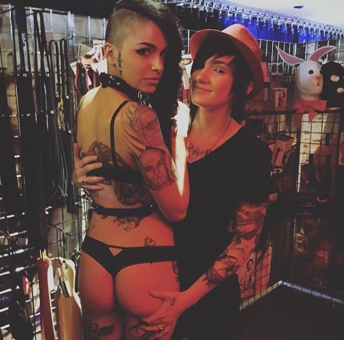 Go to https://t.co/LmTRo6o7Co and vote for me &amp; @leighravenx 🤗 https://t.co/nnqYZFfjnu<a href="/tag/ellismania14"class="tags"><span>#ellismania14</span></a>