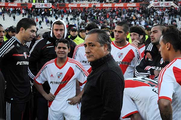 la12tuittera's tweet photo. "El domingo no pueden volver a perder una final" https://t.co/lwOFl0OpJX