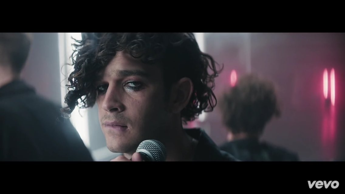 QuintaDancing's tweet image. #RoastYourselfChallenge @the1975