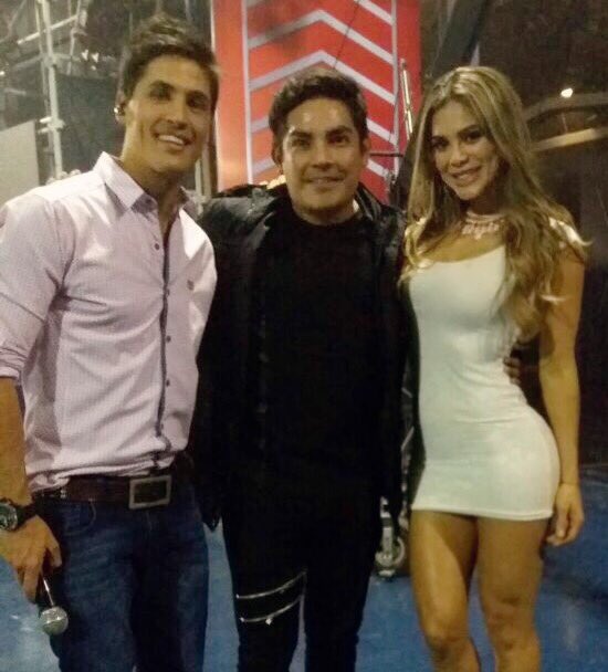 vanessajeri's tweet photo. Graciassss!!! @ErickElera1 Por la visita a @Combate_ATV @coco_maggio un lujo tenerte en el programa muchos éxitos 😃👍 https://t.co/9H67FXhJsZ