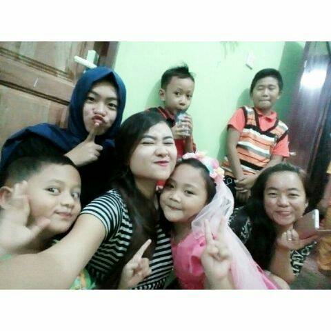 MGustina65's tweet photo. alhdulillah bisa buka puasa bareng keluarga dan bisa ngerayain ultah merry..
makasih buat semuanya :* ({}) https://t.co/wWCzQc5UL2