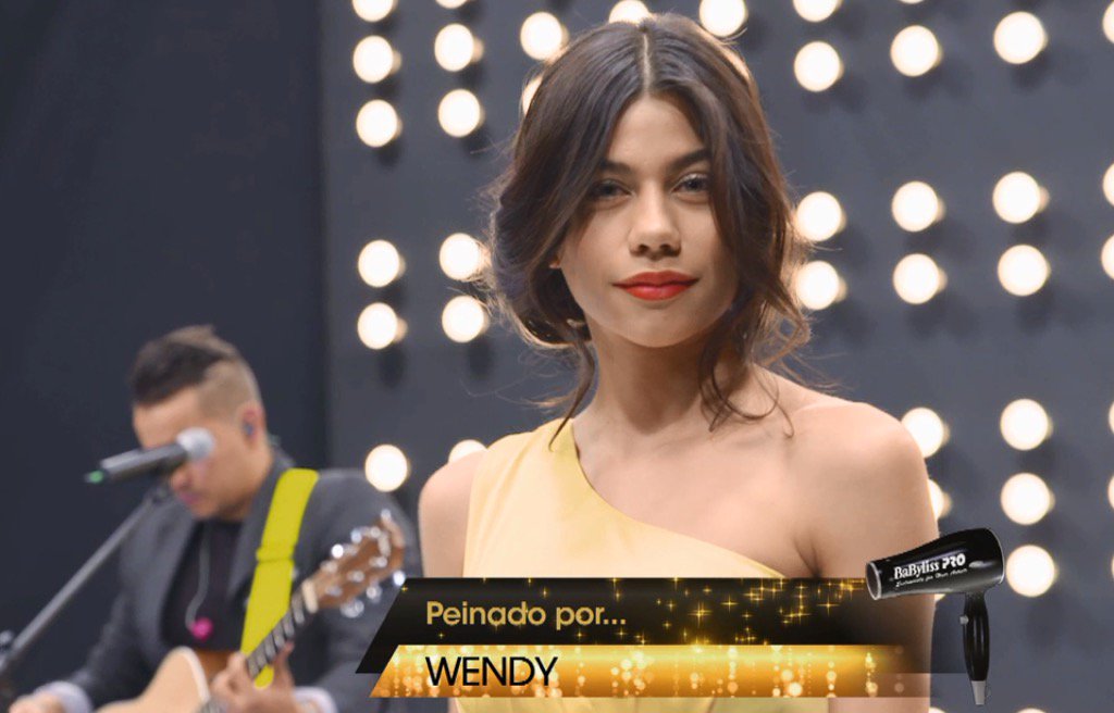 LOrealProMx's tweet photo. El look de @wendylealf #RevelaTuEstrella #lorealpro https://t.co/939q5mH0qM