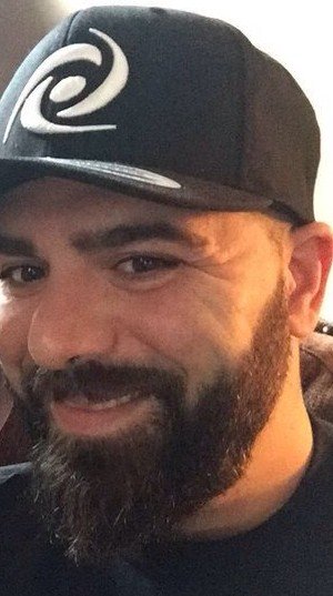itzmemestar's tweet photo. I cropped his daughter out. Have respect for his family. I only criticize him. They did nothing wrong. https://t.co/iPKZVTmYjE