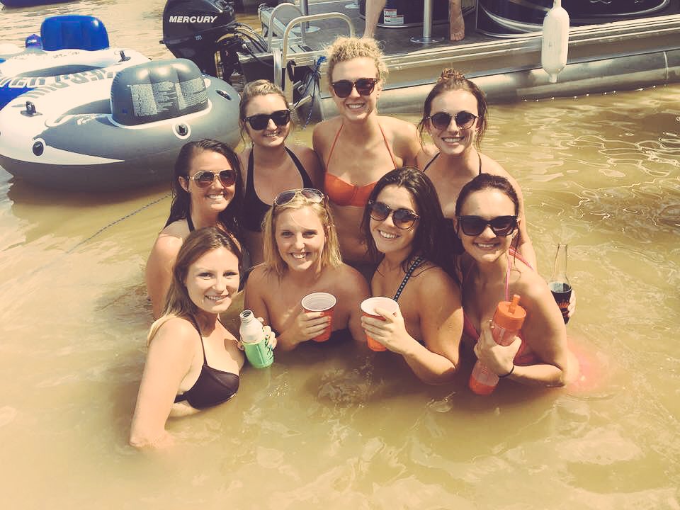 morgg_mar's tweet photo. boaters beach &amp; pretty friends 🌞🤘🏼 https://t.co/kW0XZlhHnk