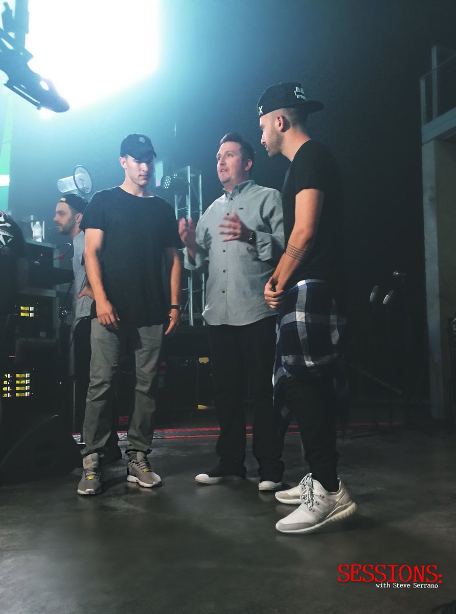 SteveSerrano's tweet photo. Where does @Timeflies record their new music? #BackstageTour #SessionsSS Full Interview --> https://t.co/OmluvgK3Vq https://t.co/dFYNxWiXq0