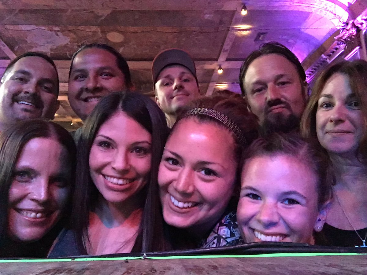 abbYEgail's tweet photo. #HomeTour rail with my crew 💙 @blueoctober https://t.co/s9vumruFeX