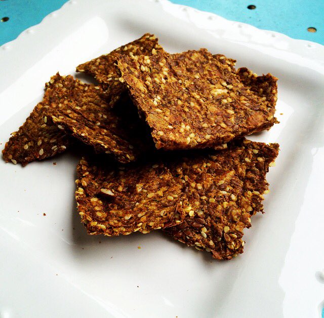 ChelseyHAllen's tweet photo. Fresh + flaxy #juicepulp crackers. Super yum. #homemade #raw #vegan #grainfree https://t.co/hq3klZtkuu