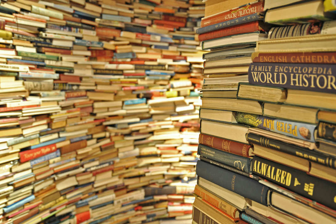 AllenAndUnwin's tweet photo. The Lasting Benefits of Growing Up Around Books https://t.co/EuNqqresLW https://t.co/WyzQrAQTW1