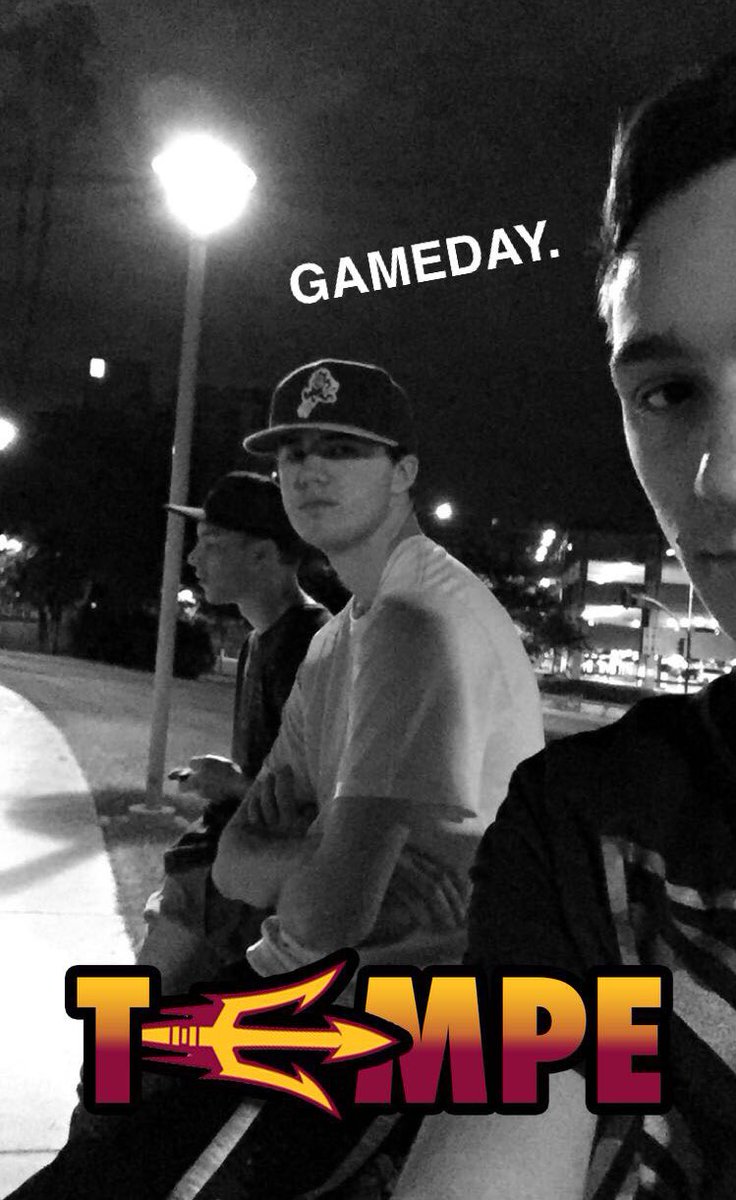 tanner_hollien's tweet photo. Happy Birthday to the man, @braiden_bell! ππ No better way to enjoy it, than in the Aloha State! π #HaveAnotherCake https://t.co/J3jdSahhIj