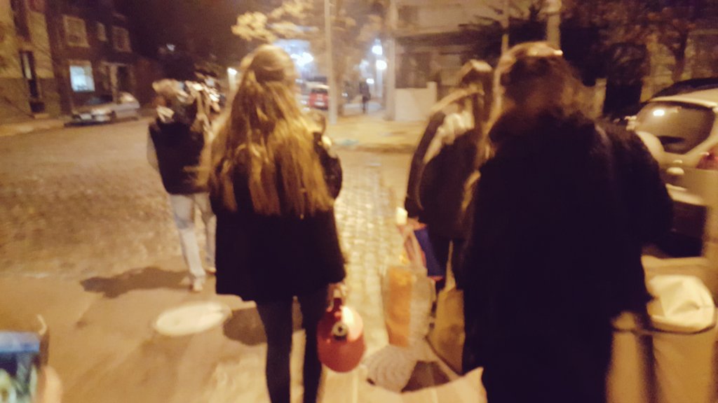 luciabrocal's tweet photo. Gran trabajo de los jóvenes @TrigoLimpioUY llevando contención a las personas en situación de calle. @desayunos12 https://t.co/KFyaUEdfa1