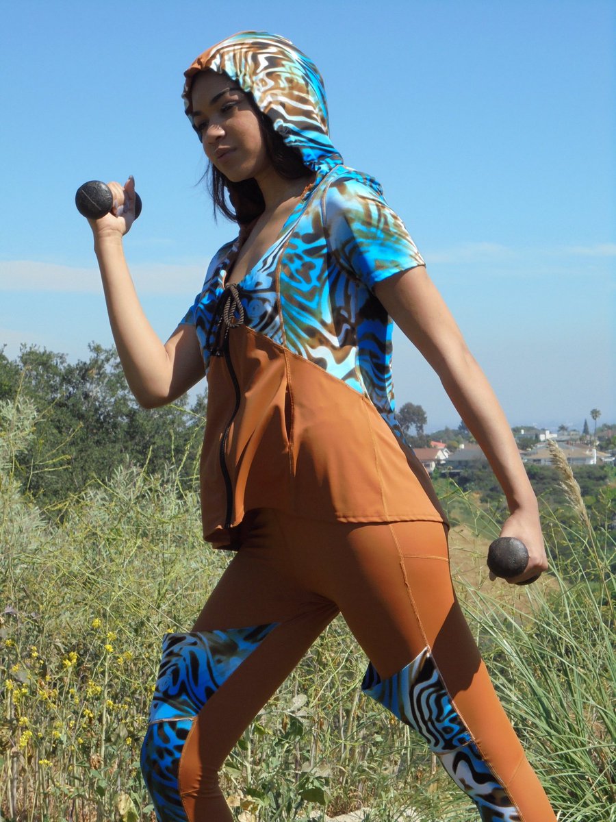 ModernModFash's tweet photo. Workout in style #modernmodfashions #activewear #DTLA #StylistSuite #NationalYogaDay #ProjectRunway https://t.co/ctugXkbjLa