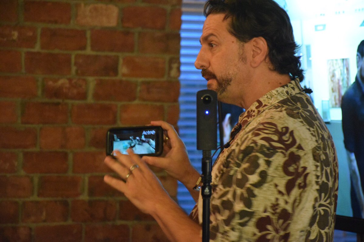 professorjosh's tweet photo. Learning about #360video from @valenciacollege's @rob_mccaffrey at @edtechorlando tonight. #edtechorlando https://t.co/NHtSGhH0be