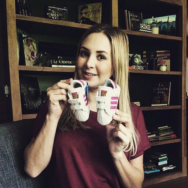silvxarg's tweet photo. Primer Regalito para #BebyAITANA 🎀👑 #MiniFlor @flor_de_saracho https://t.co/Yl5hWPt7oj