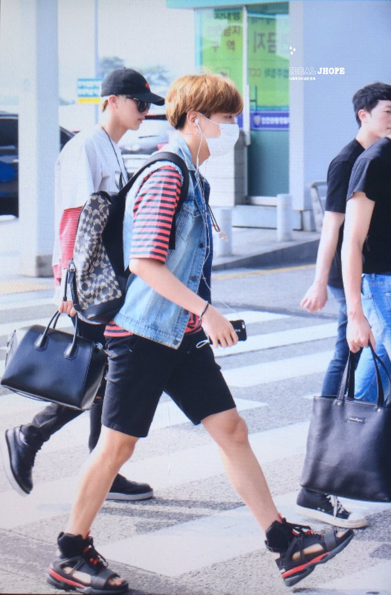 160623 인천출국 #방탄소년단 #제이홉 #정호석 #홉이 <a href="/BTS_twt/">방탄소년단</a> 

화보💕✨