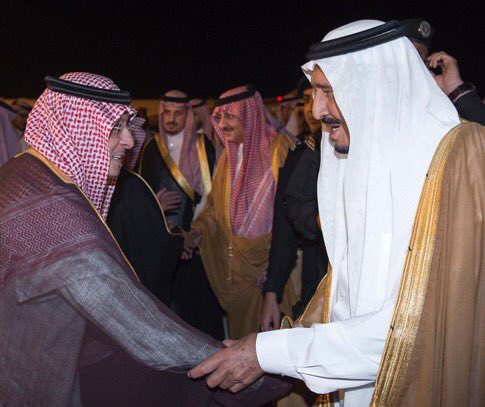 News_Almadinah's tweet photo. صور :وصول #خادم_الحرمين_الشريفين لـ #المدينة_المنورة .
#الملك_سلمان_شرفتنا https://t.co/n8jBi7Tf4u