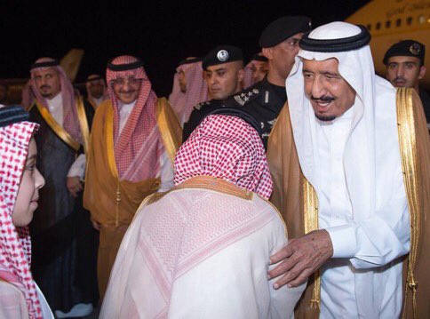 News_Almadinah's tweet photo. صور :وصول #خادم_الحرمين_الشريفين لـ #المدينة_المنورة .
#الملك_سلمان_شرفتنا https://t.co/n8jBi7Tf4u