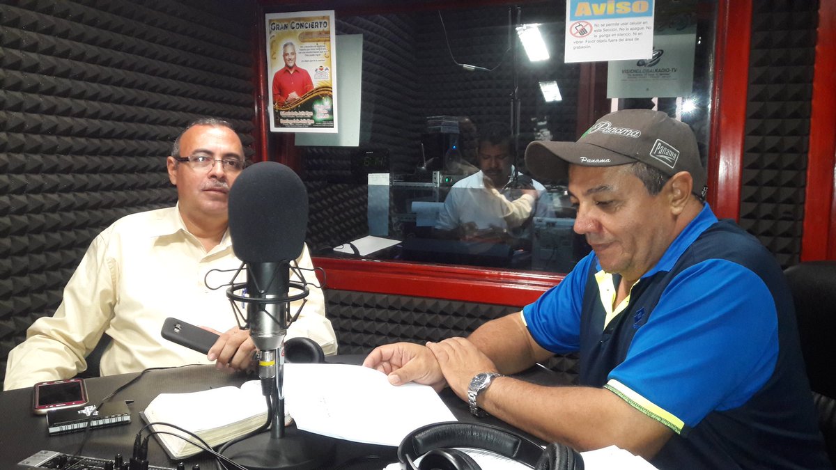 iap_bongo's tweet photo. Prof. Osmel Serrano y Rene Olivares en programa de radio promoviendo el colegio y la educacion cristiana https://t.co/fl0PUM7Y8q