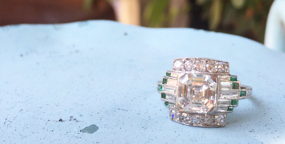 1001diamonds's tweet photo. An Art Deco ring to dream about from #CraigEvanSmall #diamondsdaily https://t.co/L1aXOzrxbx