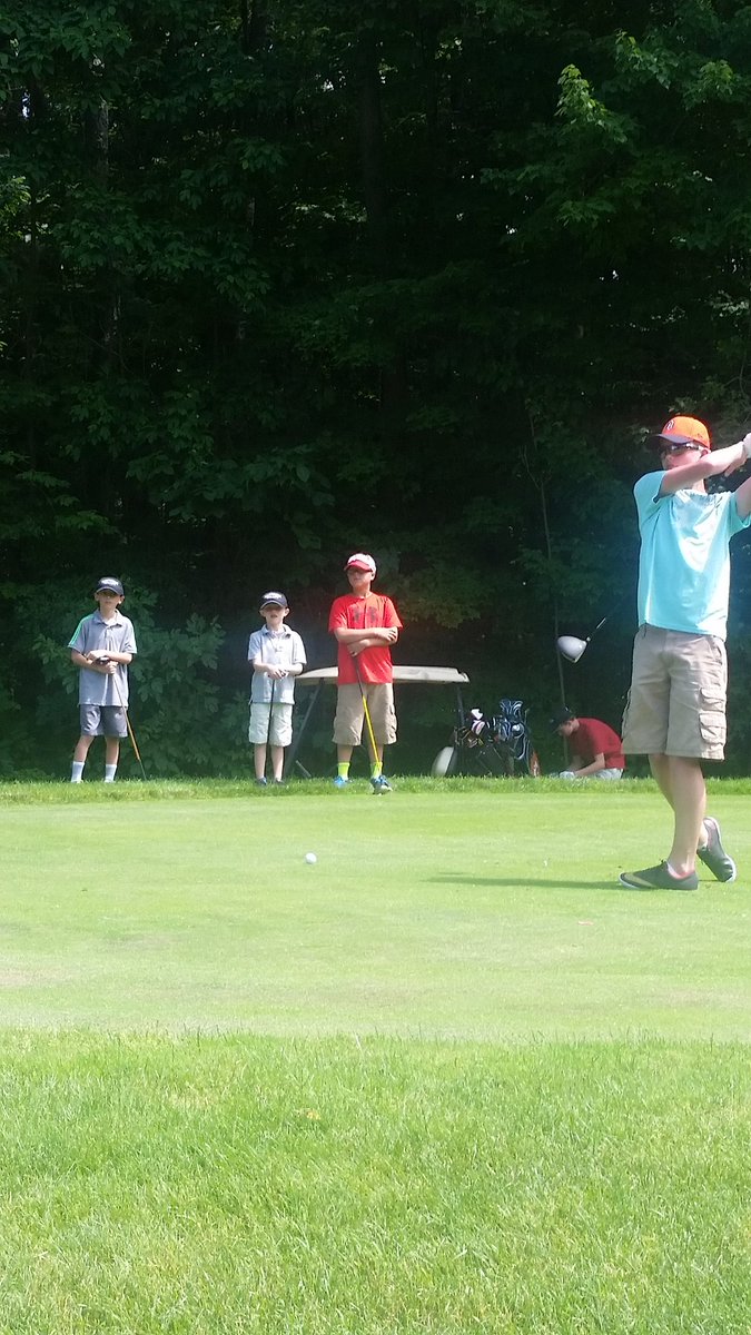 #GolfCamp at <a href="/SH_Golf/">Shepherd's Hollow GC</a>. Intermediate golfers testing their skills on no. 20.  #golf #futureofgolf #growthegame