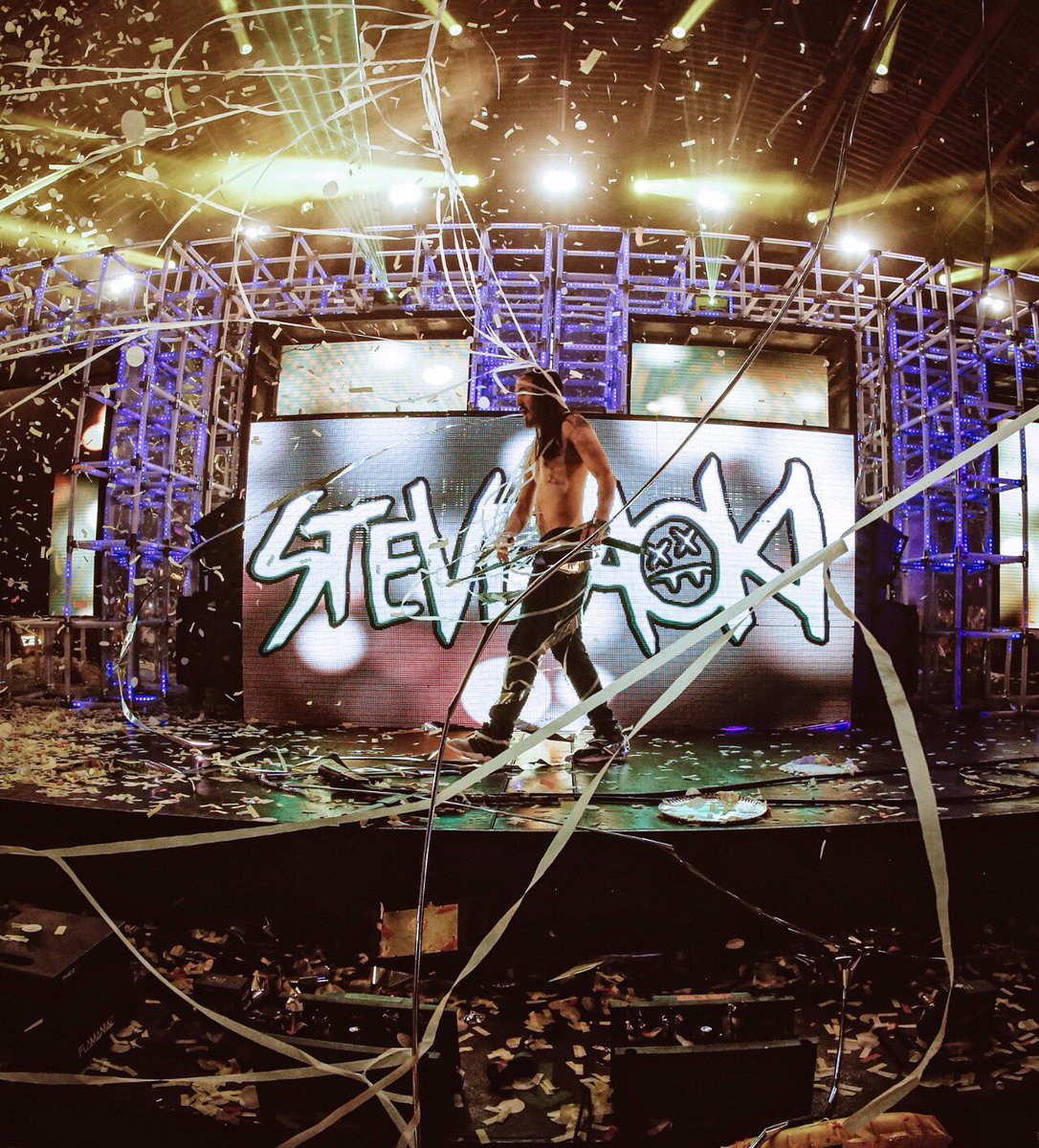 🙏🏼🙏🏼🙏🏼 tonight was super super super radical! Thank u @ushuaiaibiza for round 1 of #neonfuture! https://t.co/fdAGpzYVHo