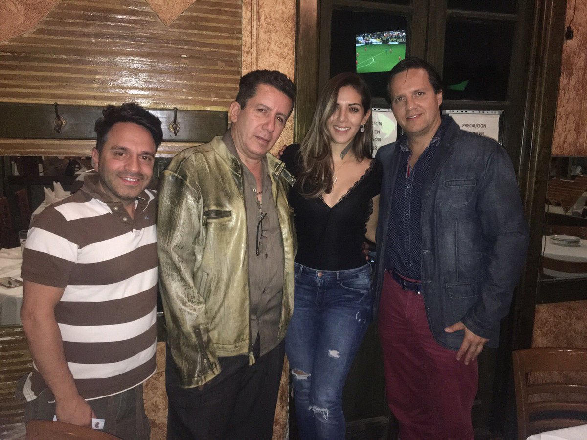 shiracasar's tweet photo. @dockrasovsky @reynaldorossano @THE_FASHION_F excelente platica ✌🏻️🤗 https://t.co/ssLnvtsIf0