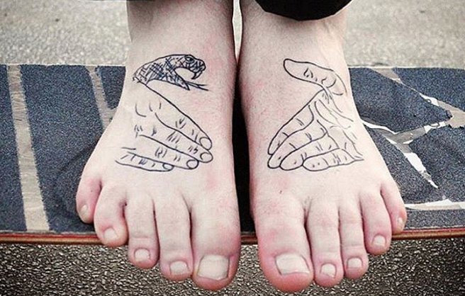 doomsayersclub's tweet image. 🐍 ✔️ @liamTK with the #DOOMSAYERS #SnakeShake #RobbieRusso homage lifer Socks. #tatdoom 💉🐍