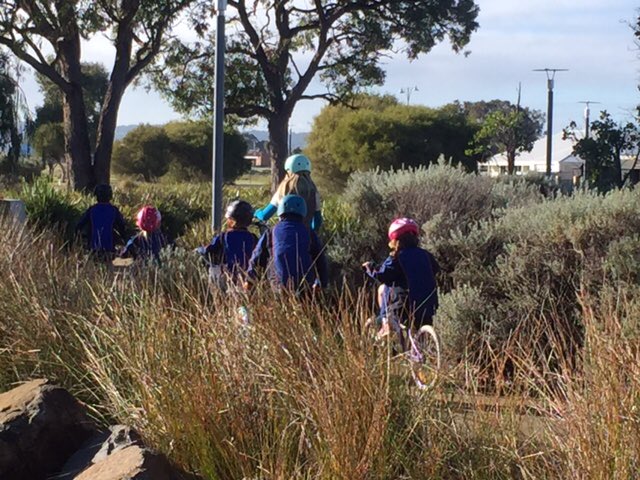 TreendalePS's tweet photo. Year 1s & 2s off on the 'Tour de Treendale'. #tourdetreendale #treendaleps #countriesaroundtheworld https://t.co/PgVVISQY5G