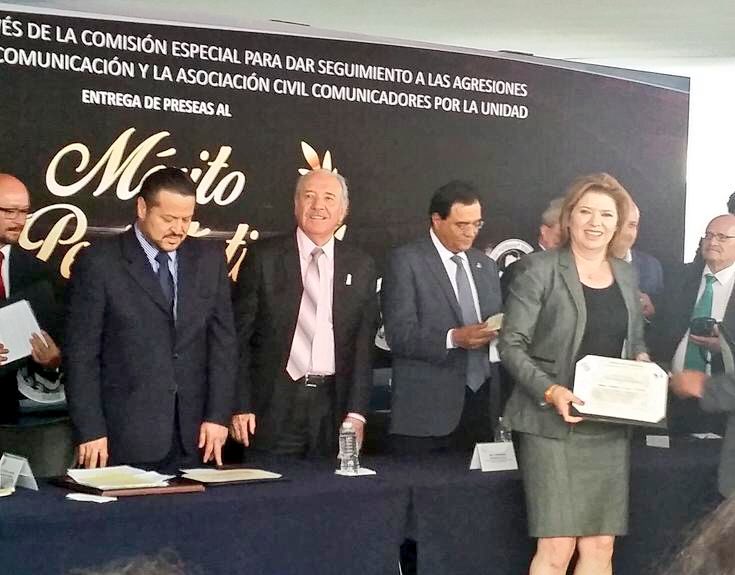 Felicidades a nuestra colega y amiga <a href="/SoledadDurazo/">Soledad Durazo Barceló</a> por su reconocimiento al Mérito Periodístico <a href="/senadomexicano/">Senado de México</a>