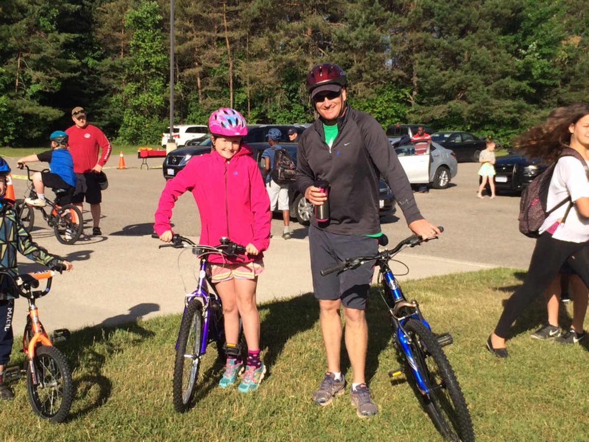 bbound1978's tweet photo. @walknrollbb #walknrollbb Father/Daughter bike to school @monckps @Townbracebridge #feedallfour https://t.co/CgIqhjaHdg