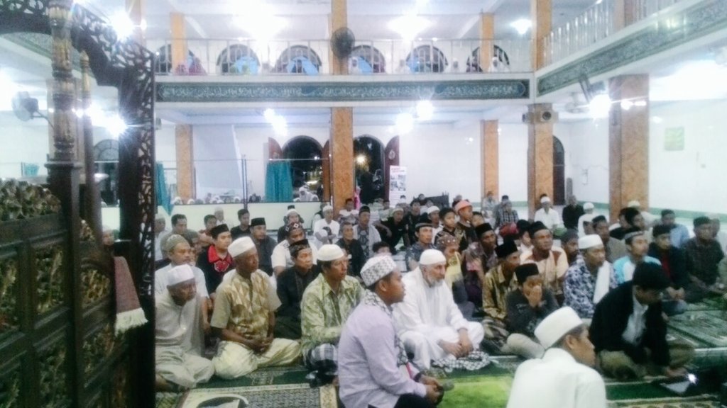 Kajian kePalestinaan Subuh di Masjid Nurul Hidayat b'sama Syaikh Barjas Daoud &amp; Syaikha Nijmeh Hosain #SR1437H