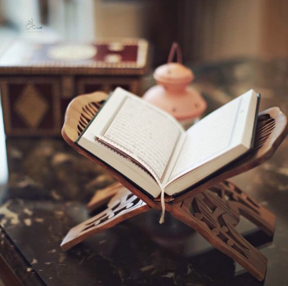 حين يرى اللّه أنك رضيت بقدره  فكُن واثقًا بأنه ﷻ
 سيعطيك خيرًا يرضيك ويسعد قلبك ويفرحك دهرًا