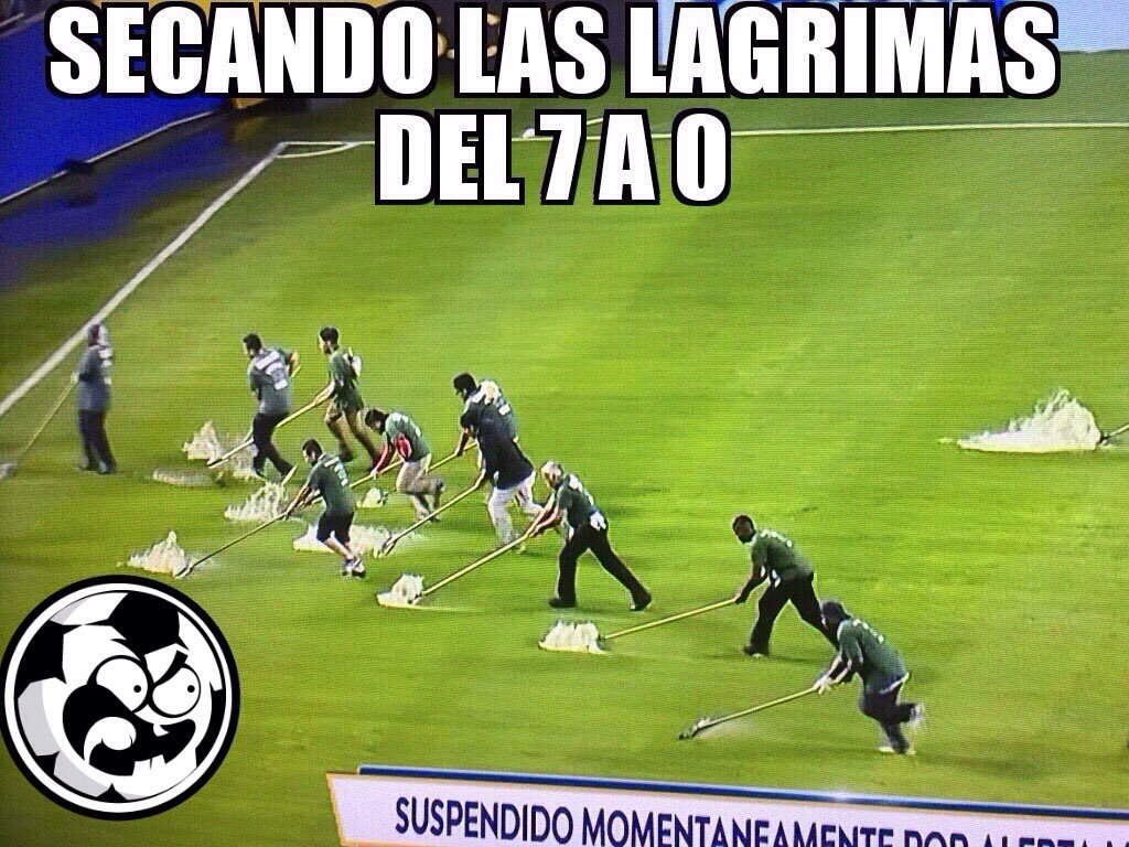 FUTERweb's tweet photo. Salieron unos mexicanos a limpiar la cancha! [via @Pancho_37] https://t.co/cKrtnOZyp2