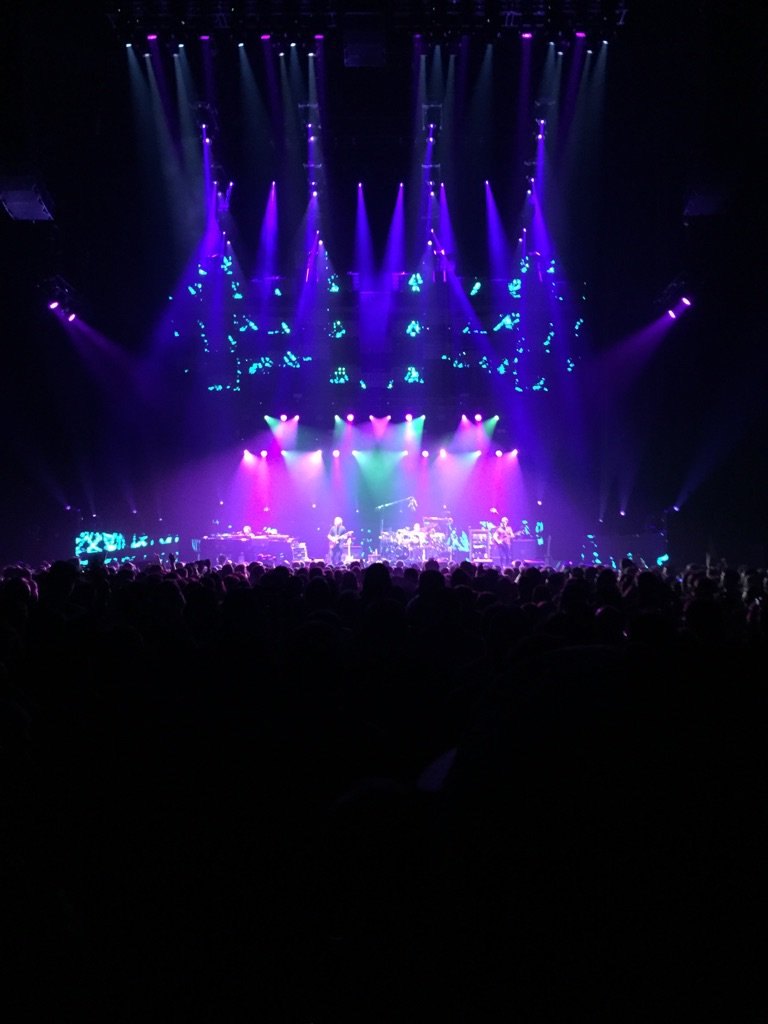 MNLiveMusic's tweet photo. Video screen trash talk may have been premature. Set II #phish #phishinminnesota https://t.co/5ffE1MzC3J