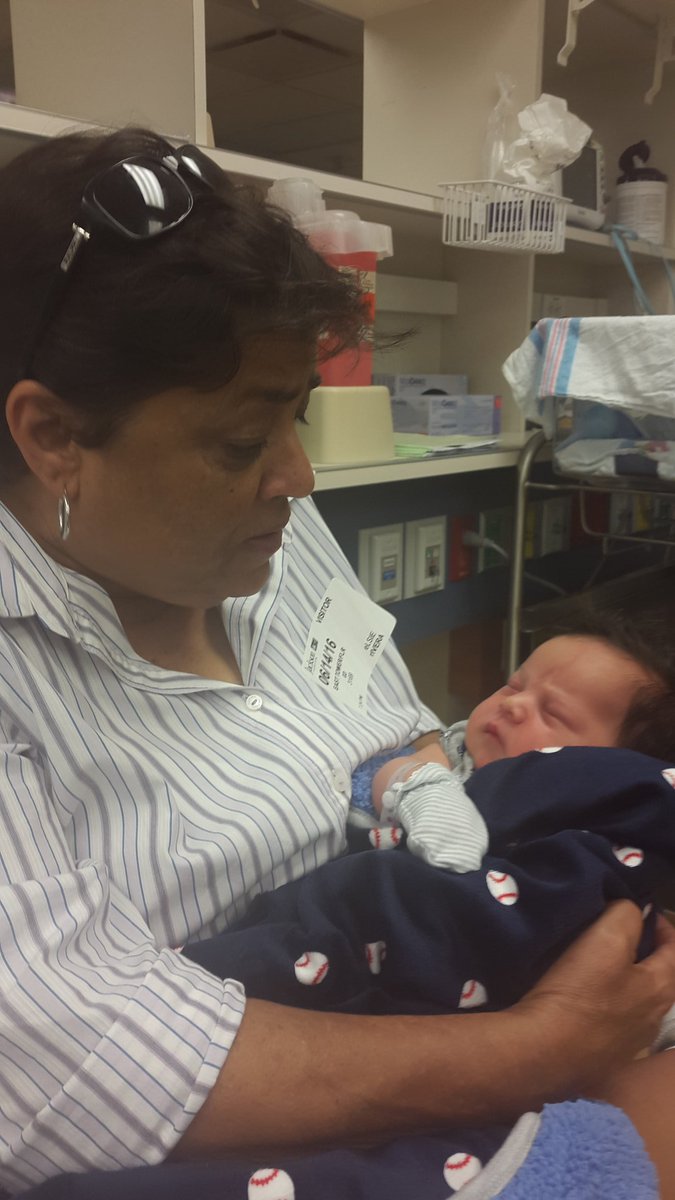 Mayelf7's tweet image. Titi Elsie loves you so much. For being so tiny. You are loved by everyone. :)