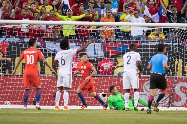 CopaAmerica16c's tweet photo. Sigue 0-2 2do Tiempo Colombia , Lo Gana Chile https://t.co/OFpqj1Ex1g