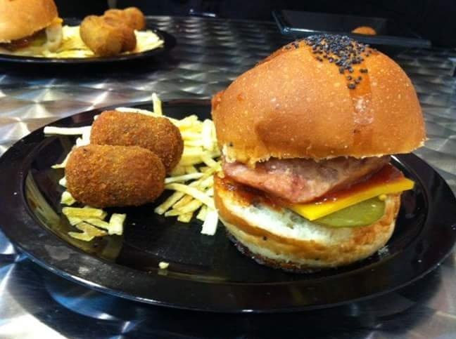 VGastronomicos's tweet photo. Hoy a las 20:00 #MeetTheCook en @olhops con @vareaburger https://t.co/k646UwhqJ7 https://t.co/4Bc5U4nYgp