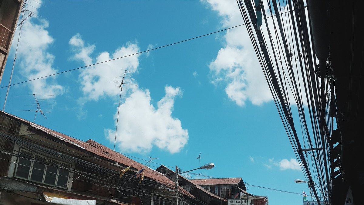 คิ ด ถึ ง ค ว า ม สุ ข ที่ ผ่ า น ๆ ม า