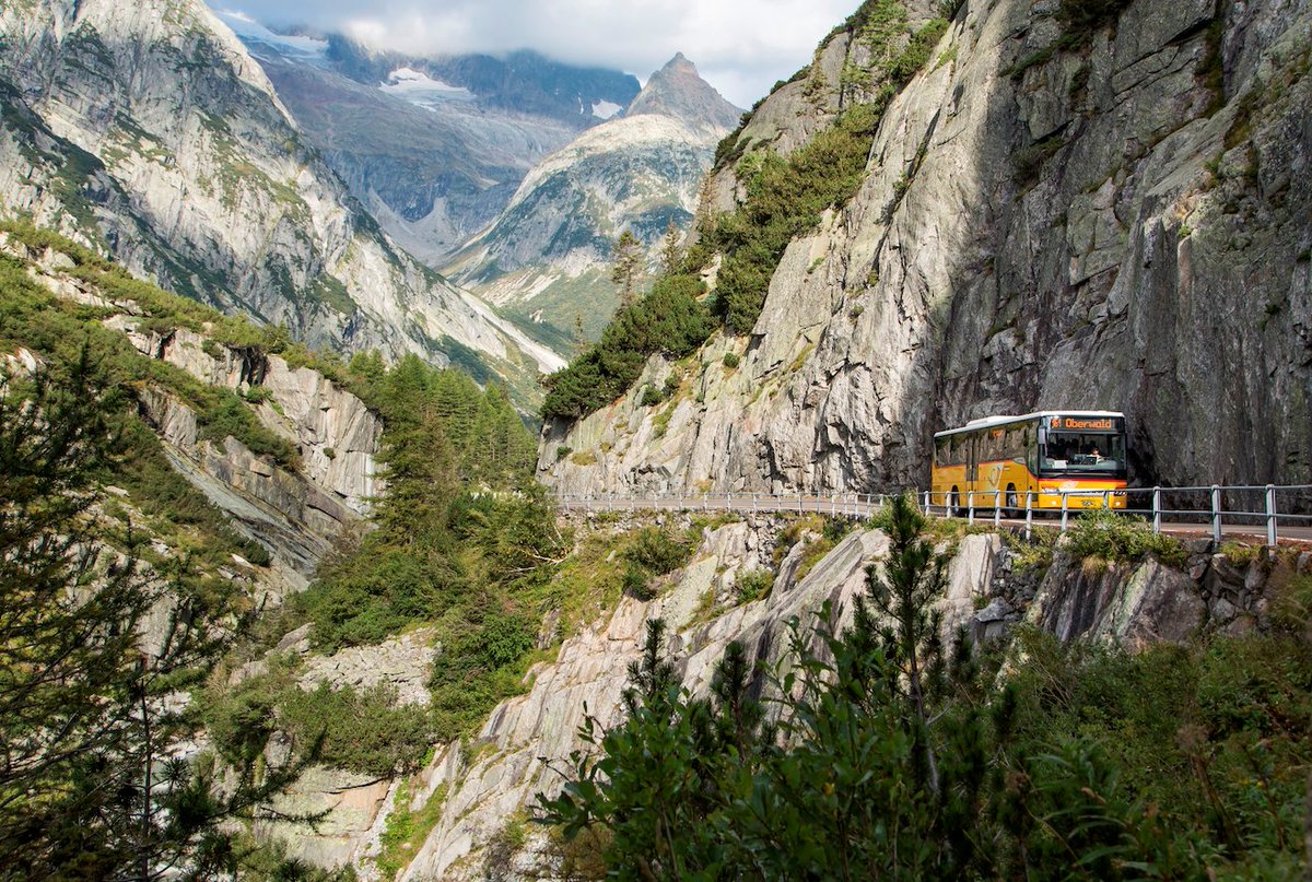 #SchweizGEWUSST? Längste @PostAuto Linie #Schweiz! Vierpässe-Fahrt Zentralalpen! bit.ly/28NGkdb