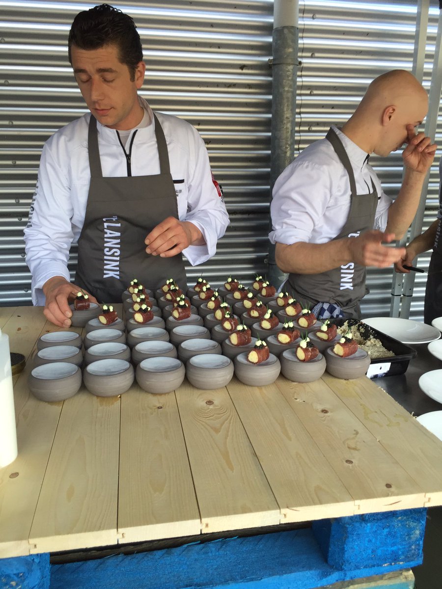 hugodeleeuw's tweet photo. Masterclass Kaviaar ism Lars van Galen @Sligro #Enschede #Lansink #Smitvis #CaviarExclusives https://t.co/YpUZj4use6