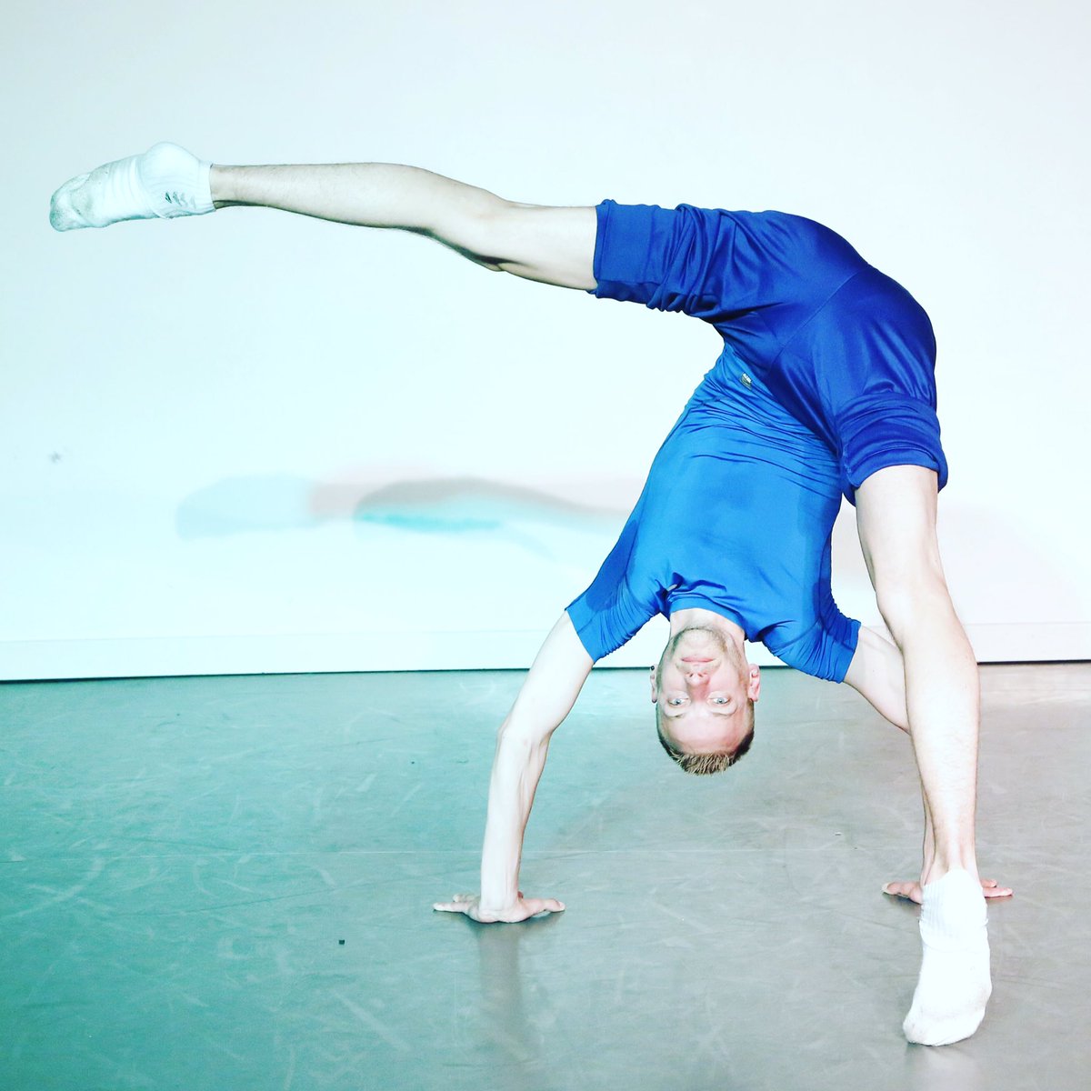 TheLine_Project's tweet photo. #TheLineProject is now taking place!choreographer Nick Smith below will be working with @AshlawnSchool #youthdance https://t.co/6lZw898xj8
