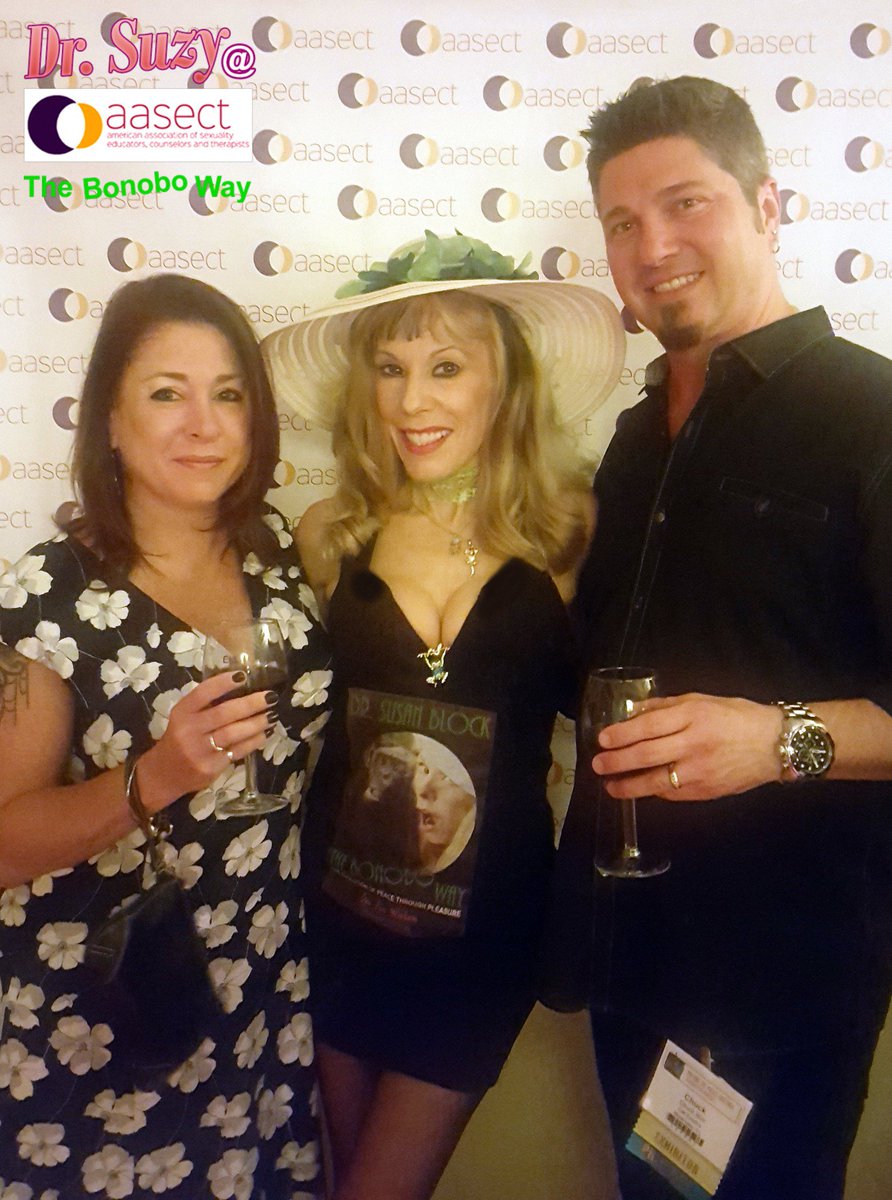 drsuzy's tweet photo. NEW #AASECT2016 blog: https://t.co/3OUbJwihuR! Here are some OpeningNite pix! More coming soon! #SexEd #TheBonoboWay https://t.co/f1lXZBJm4M