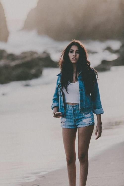 LiloOUAT's tweet image. "Wandering the beach."