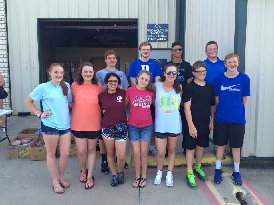 Community4h's tweet photo. Thanks for another great night of service at Kid's Eat Free! Burleson. #TrueLeaders #Community4H https://t.co/HkGI34e3Cc