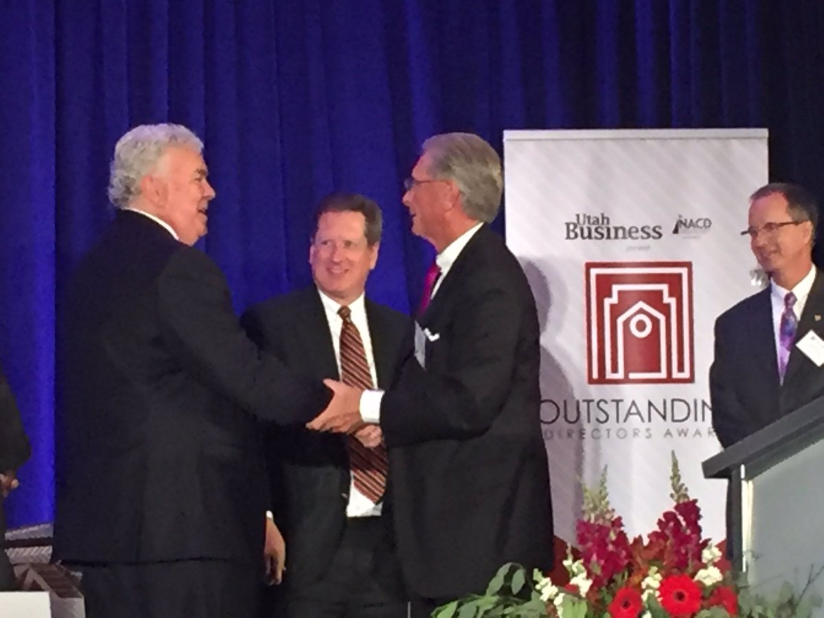 BradLMortensen's tweet photo. Honored to see #weberstate trustee chair @AskAlanEHall receive outstanding director award #utahoutstandingdirectors https://t.co/yLeXS5nBGL