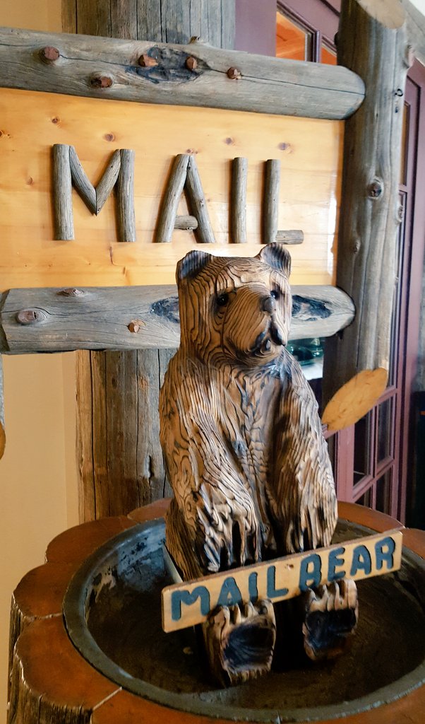 akrons's tweet photo. inside the very cool Paradise Inn
staying here for our next trip when we are rich
#MailBear https://t.co/QNf13fY46V